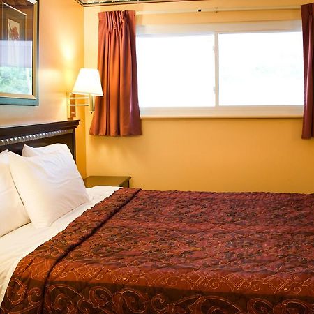 Hometown Inn Атенс Екстериор снимка