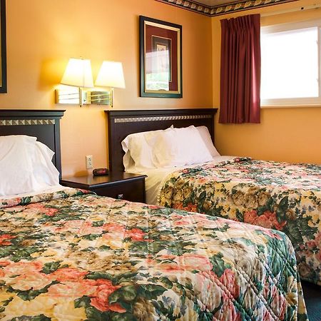 Hometown Inn Атенс Екстериор снимка