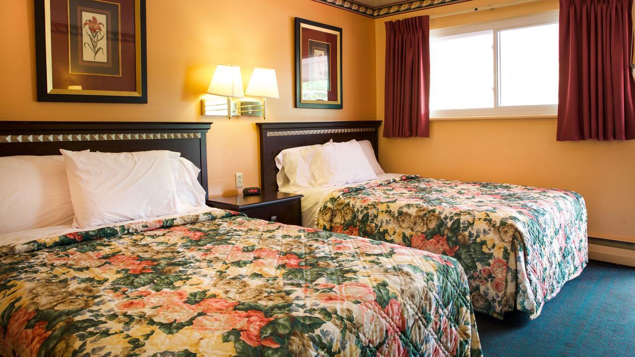Hometown Inn Атенс Екстериор снимка