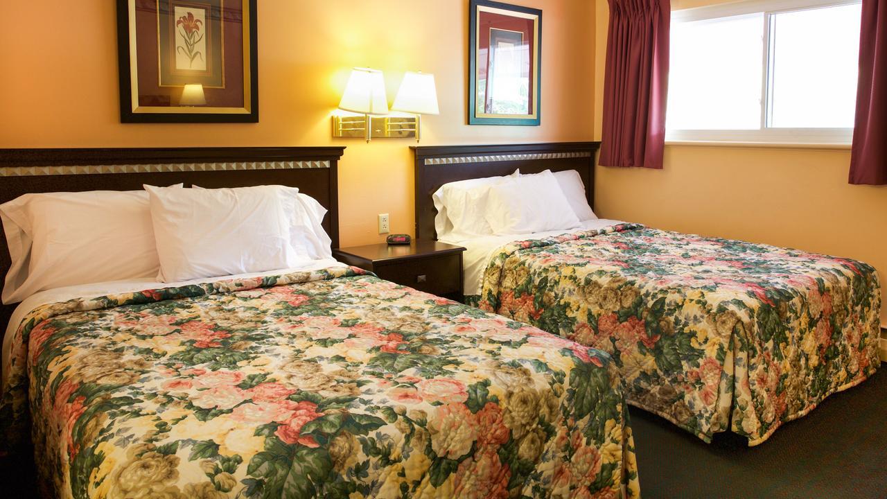 Hometown Inn Атенс Екстериор снимка