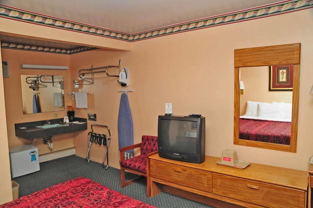 Hometown Inn Атенс Екстериор снимка